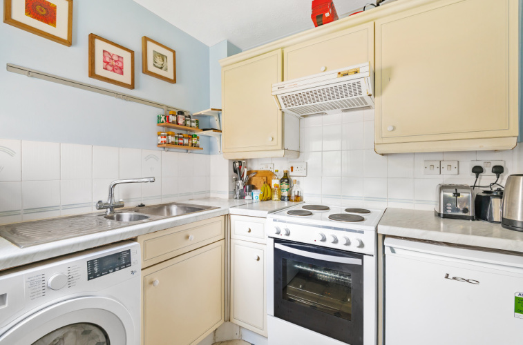 1 bedroom flat to rent in Tinniswood Close, Drayton Park, N5-image 2