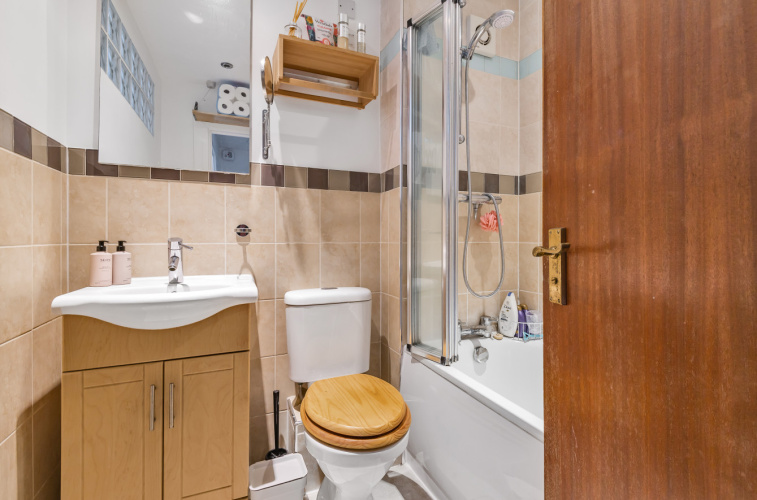 1 bedroom flat to rent in Tinniswood Close, Drayton Park, N5-image 4