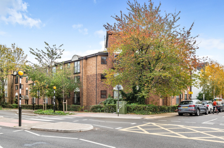 1  bedroom flat to rent in Tinniswood Close, Drayton Park, N5-image 11