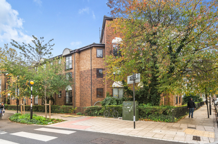 1  bedroom flat to rent in Tinniswood Close, Drayton Park, N5-image 12