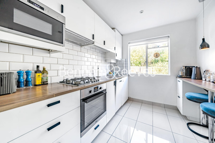 1  bedroom flat to rent in Fisher House, Ward Road, N19-image 3