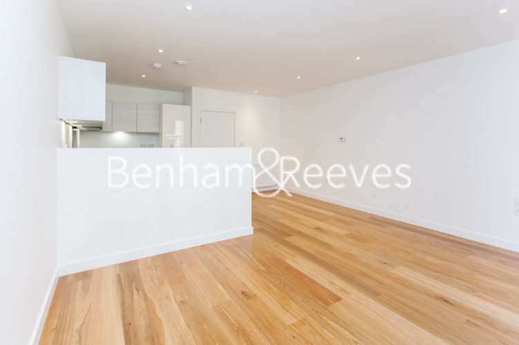 2  bedrooms flat to rent in Holman Drive, Norwood Green, UB2-image 2