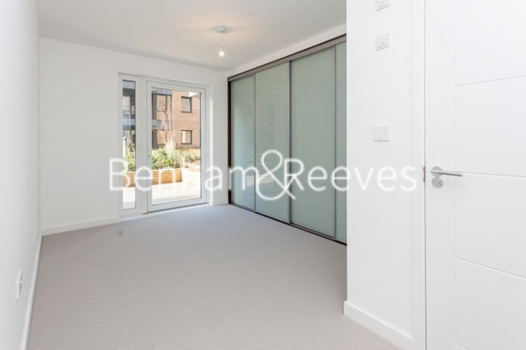 2  bedrooms flat to rent in Holman Drive, Norwood Green, UB2-image 9