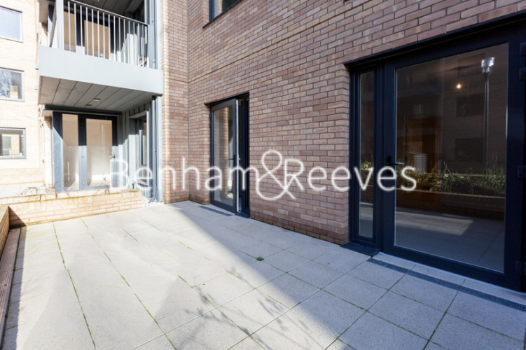 2  bedrooms flat to rent in Holman Drive, Norwood Green, UB2-image 11