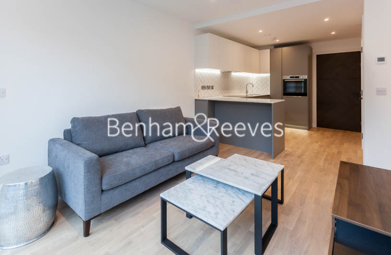 1  bedroom flat to rent in Accolade Avenue, Southall, UB1-image 1