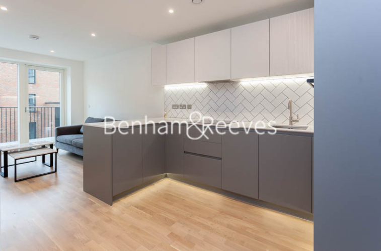 1  bedroom flat to rent in Accolade Avenue, Southall, UB1-image 2