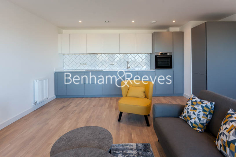 2  bedrooms flat to rent in Accolade Avenue, Southall, UB1-image 2