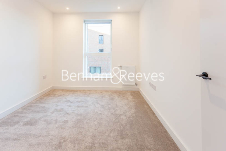 2  bedrooms flat to rent in Accolade Avenue, Southall, UB1-image 12