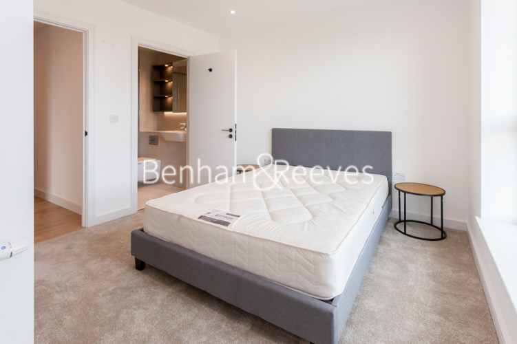 2 bedrooms flat to rent in Accolade Avenue, Southall, UB1-image 4