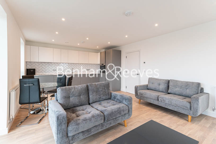 2 bedrooms flat to rent in Accolade Avenue, Southall, UB1-image 1