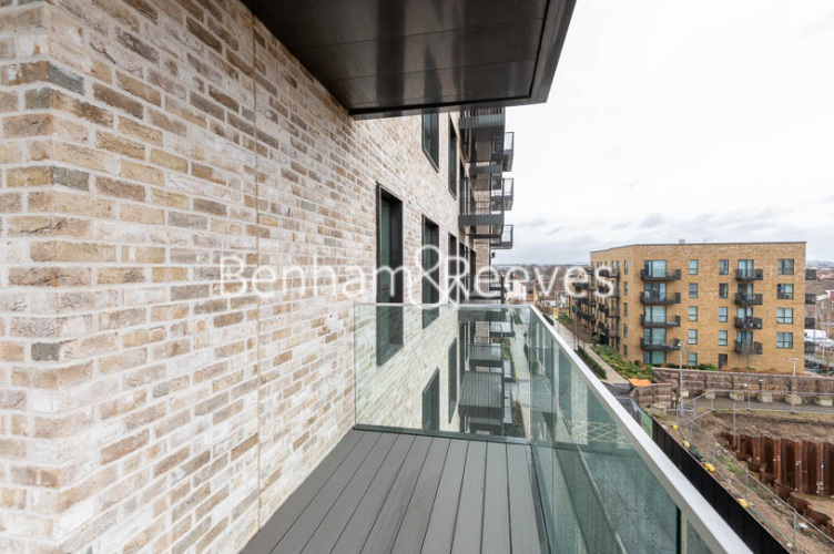 2  bedrooms flat to rent in Accolade Avenue, Southall, UB1-image 17