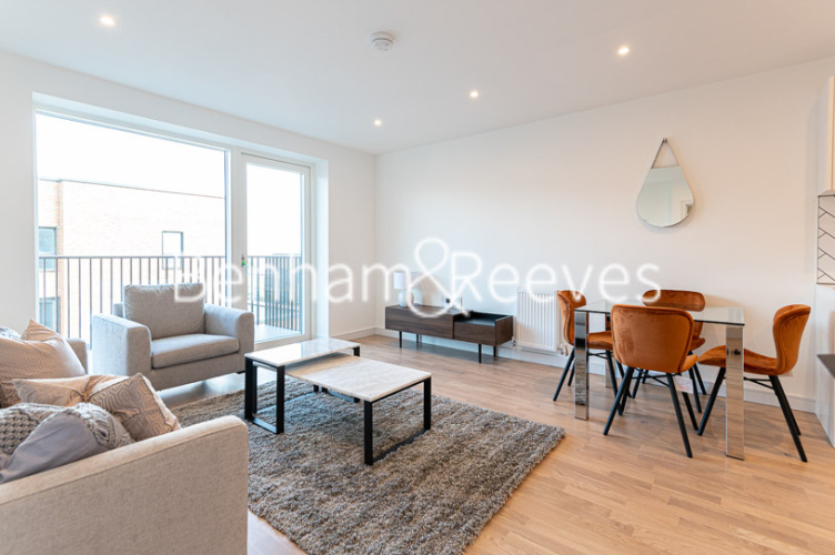 1  bedroom flat to rent in Accolade Avenue, Southall. UB1-image 1