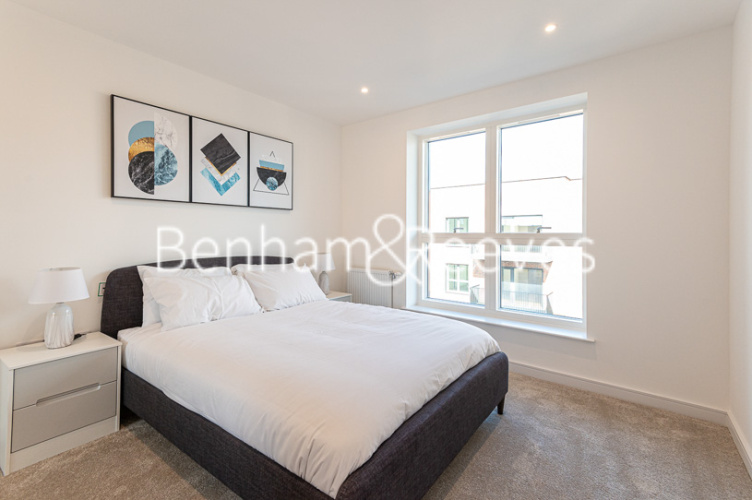 1  bedroom flat to rent in Accolade Avenue, Southall. UB1-image 4