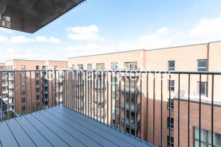 1  bedroom flat to rent in Accolade Avenue, Southall. UB1-image 6