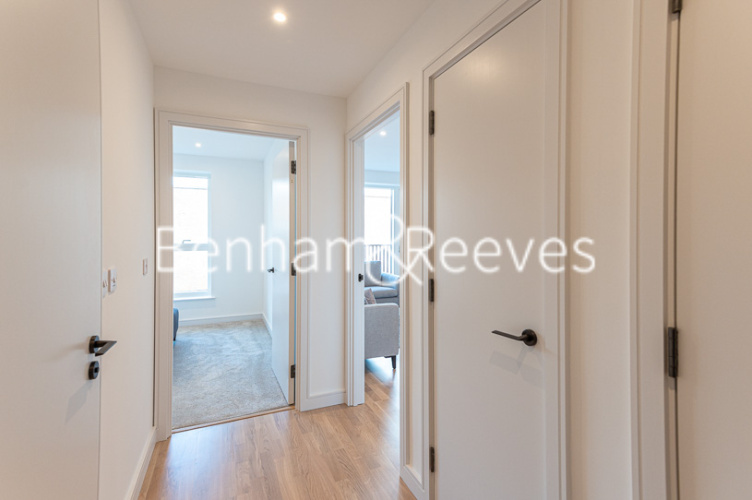1  bedroom flat to rent in Accolade Avenue, Southall. UB1-image 9