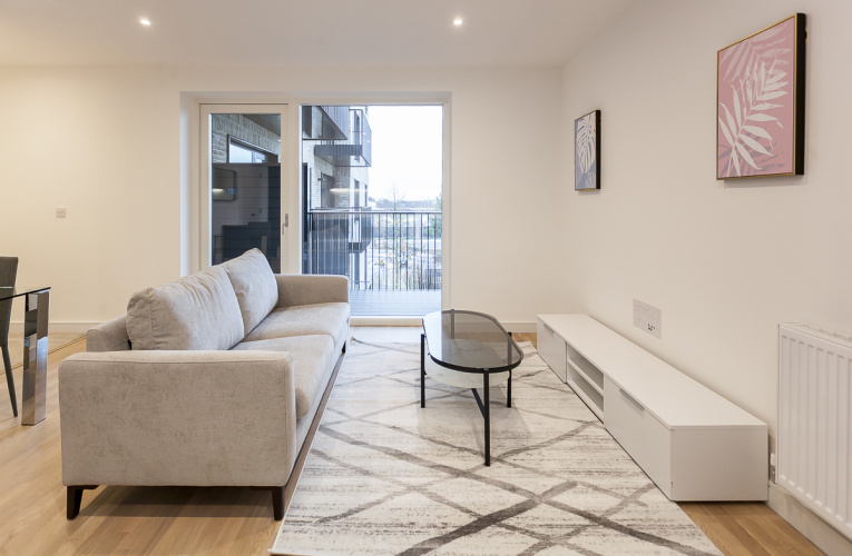 1  bedroom flat to rent in Accolade Avenue, Southhall, UB1-image 1