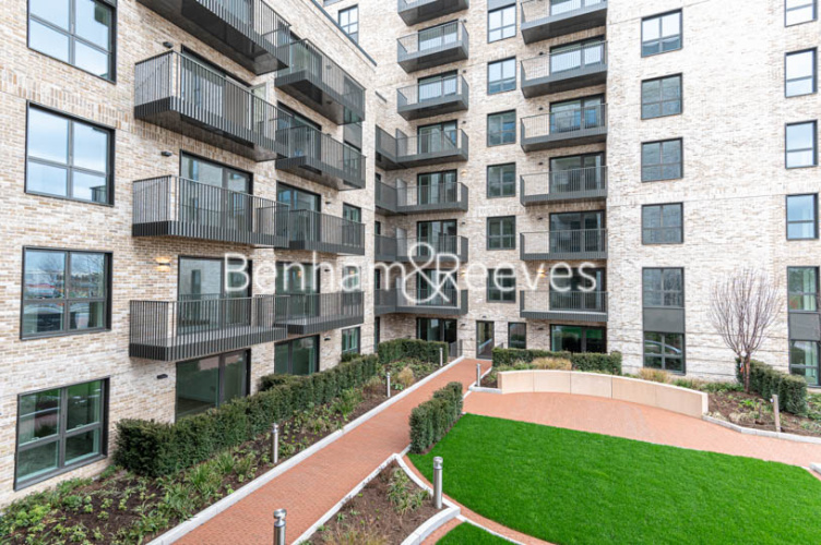 1  bedroom flat to rent in Greenleaf Walk, Southall, UB1-image 12