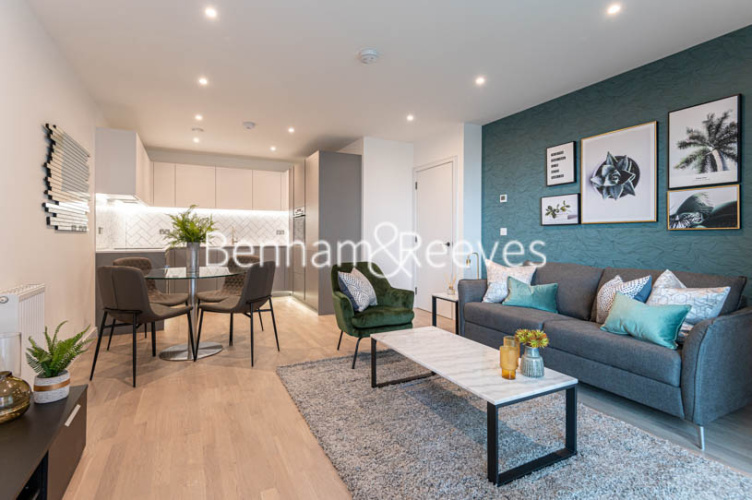 1  bedroom flat to rent in Greenleaf Walk, Southall, UB1-image 21