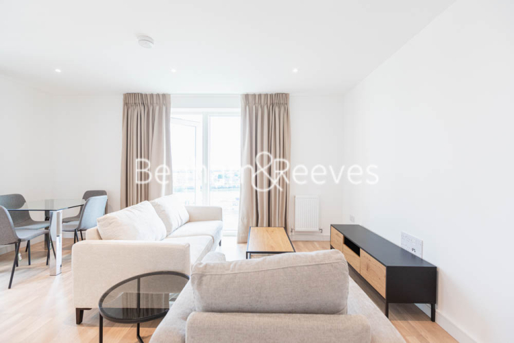 2  bedrooms flat to rent in Greenleaf Walk, Southall, UB1-image 6