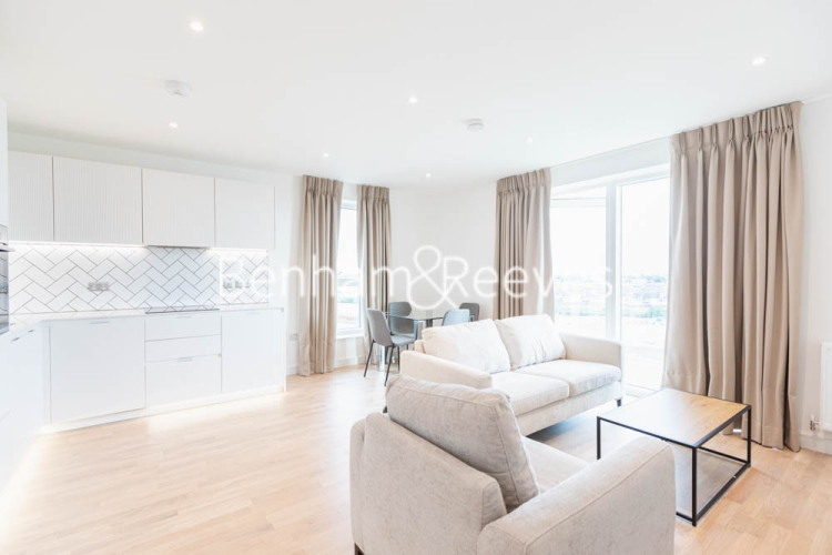 2  bedrooms flat to rent in Greenleaf Walk, Southall, UB1-image 7