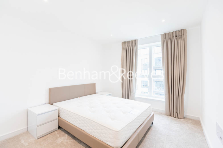 2  bedrooms flat to rent in Greenleaf Walk, Southall, UB1-image 8