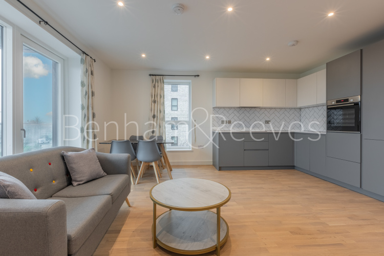 2 bedrooms flat to rent in Accolade Avenue, Southall, UB1-image 1