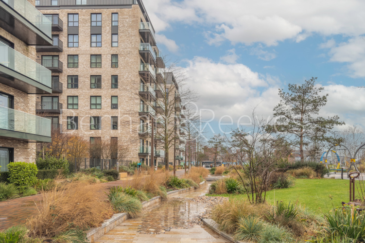 2 bedrooms flat to rent in Accolade Avenue, Southall, UB1-image 6