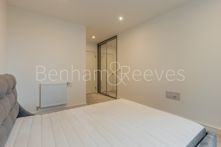 2  bedrooms flat to rent in Accolade Avenue, Southall, UB1-image 10
