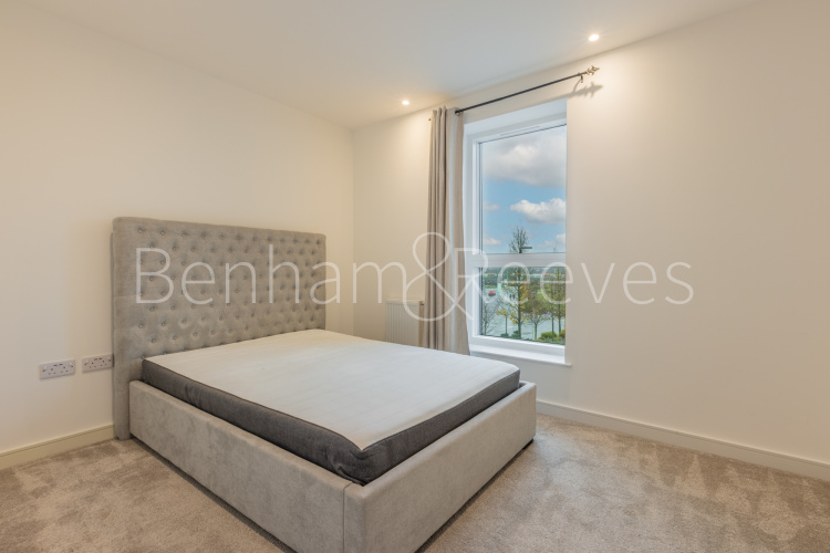 2  bedrooms flat to rent in Accolade Avenue, Southall, UB1-image 15