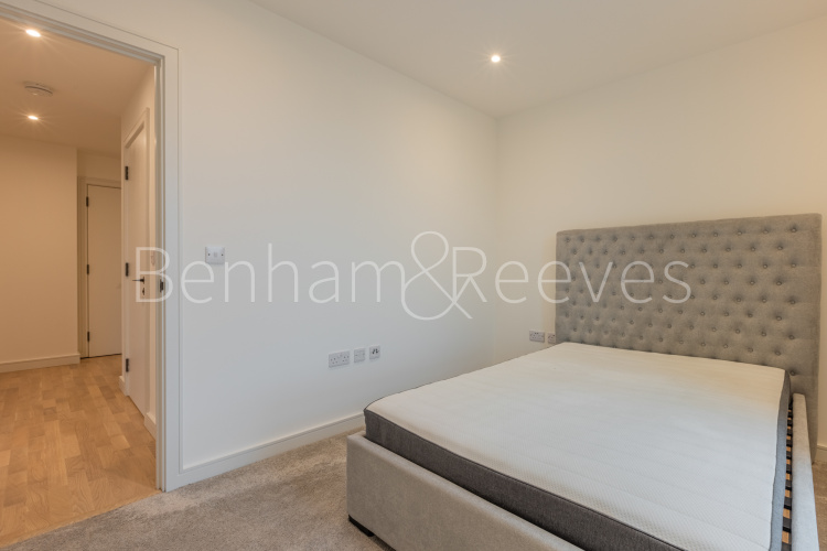 2  bedrooms flat to rent in Accolade Avenue, Southall, UB1-image 16