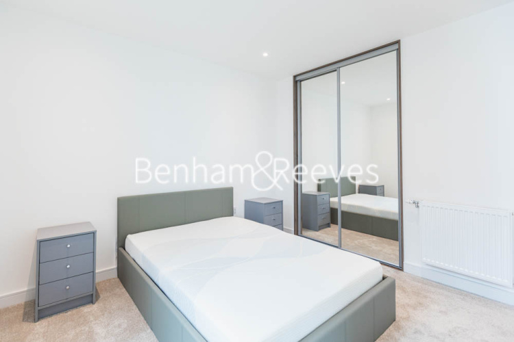 1  bedroom flat to rent in Greenleaf Walk, Southall, UB1-image 3