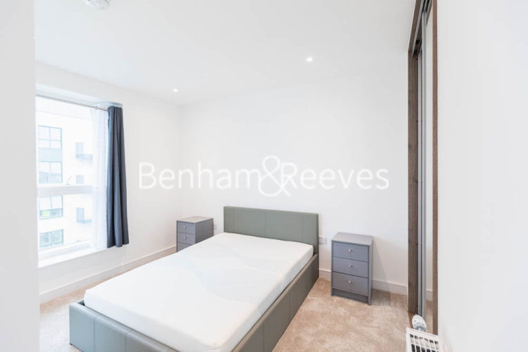 1  bedroom flat to rent in Greenleaf Walk, Southall, UB1-image 8