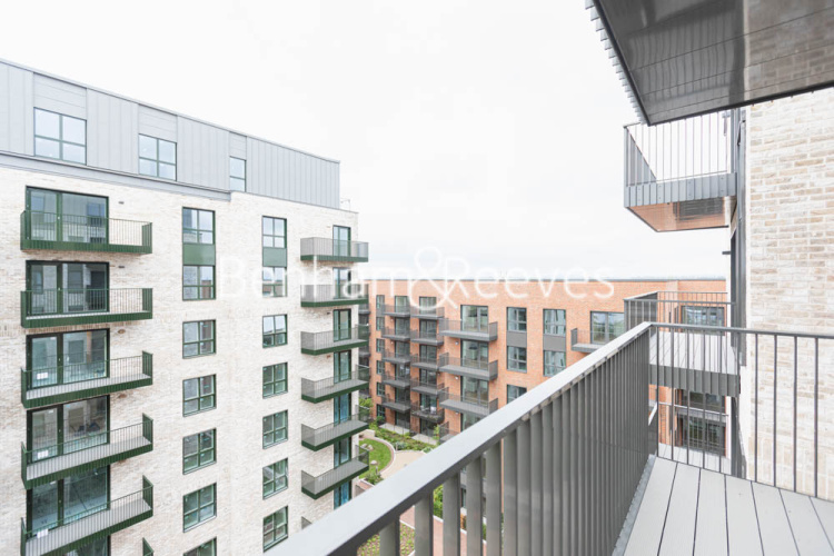 1  bedroom flat to rent in Greenleaf Walk, Southall, UB1-image 9