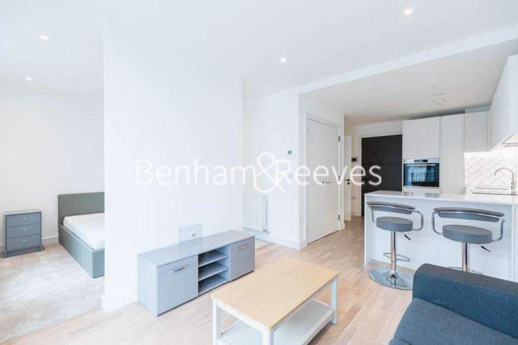 1  bedroom flat to rent in Greenleaf Walk, Southall, UB1-image 11