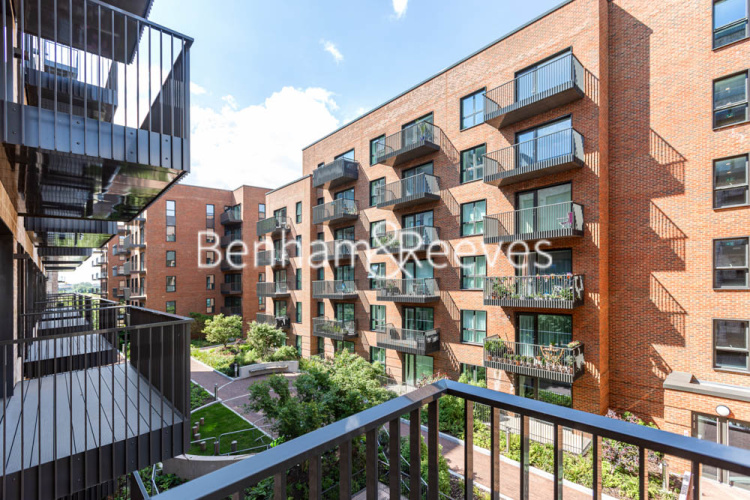 1  bedroom flat to rent in Accolade Avenue, Southall, UB1-image 5