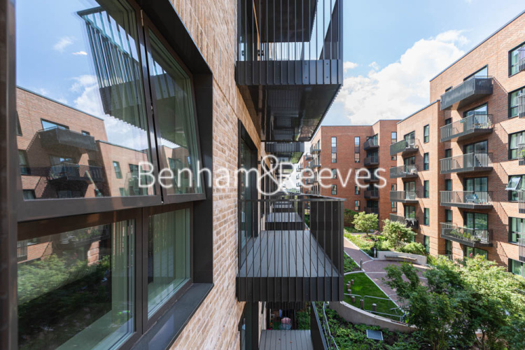 1  bedroom flat to rent in Accolade Avenue, Southall, UB1-image 9