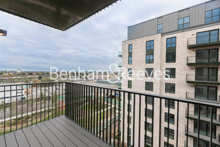 1  bedroom flat to rent in Greenleaf Walk, Southall, UB1-image 5