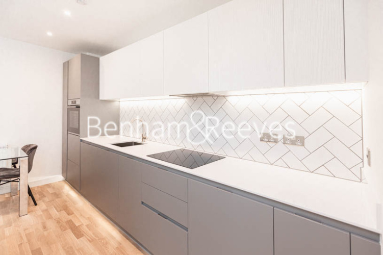 1  bedroom flat to rent in Greenleaf Walk, Southall, UB1-image 8