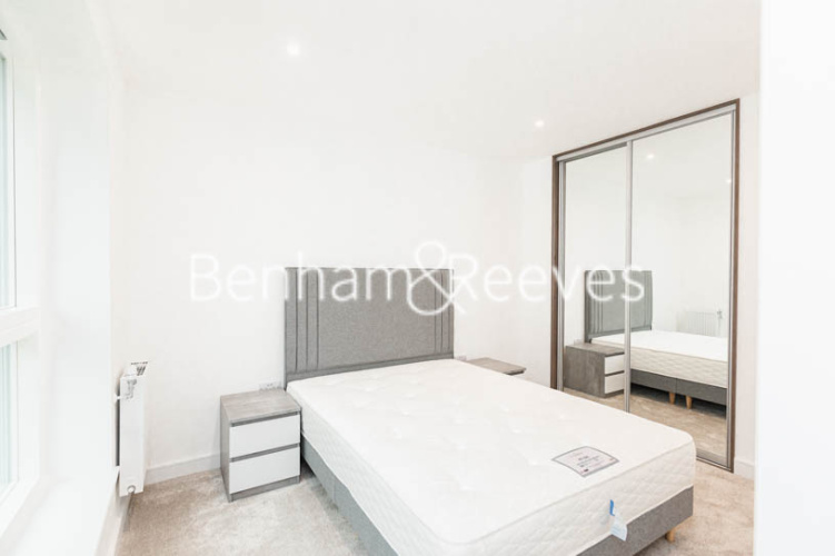 1  bedroom flat to rent in Greenleaf Walk, Southall, UB1-image 9