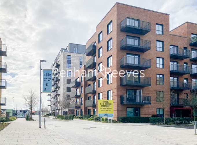 1  bedroom flat to rent in Greenleaf Walk, Southall, UB1-image 12