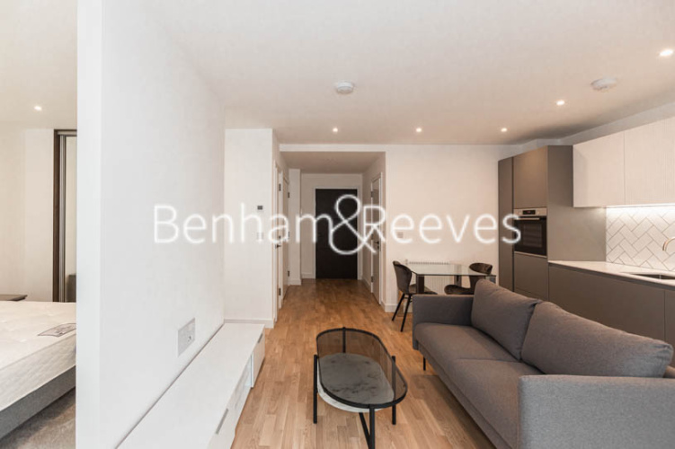 1  bedroom flat to rent in Greenleaf Walk, Southall, UB1-image 13