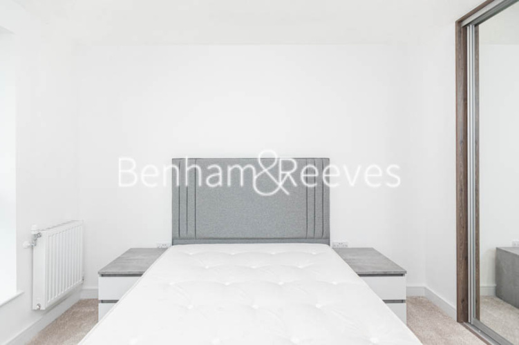 1  bedroom flat to rent in Greenleaf Walk, Southall, UB1-image 15