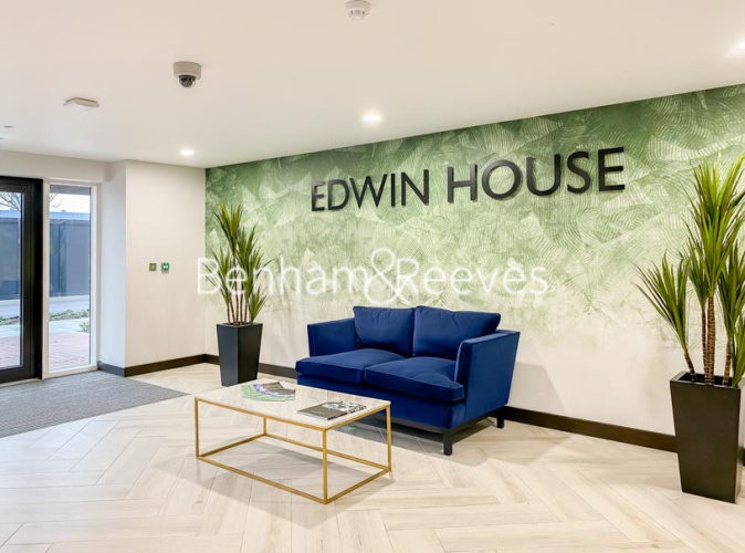 1  bedroom flat to rent in Greenleaf Walk, Southall, UB1-image 16