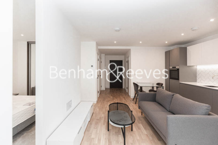 1  bedroom flat to rent in Greenleaf Walk, Southall, UB1-image 18