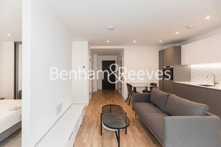1  bedroom flat to rent in Greenleaf Walk, Southall, UB1-image 23