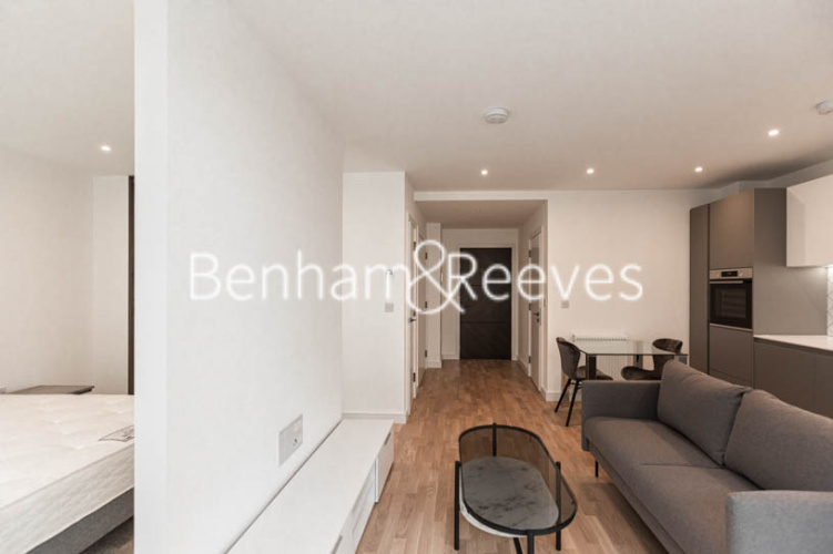 1  bedroom flat to rent in Greenleaf Walk, Southall, UB1-image 27