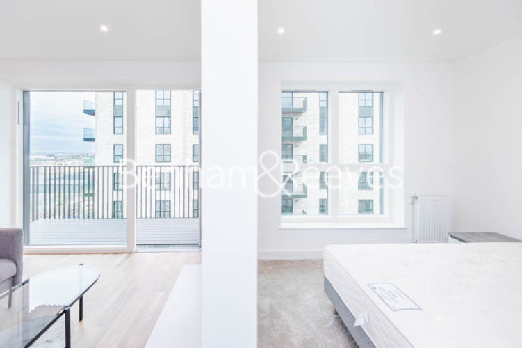 1  bedroom flat to rent in Greenleaf Walk, Southall, UB1-image 28