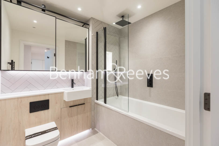1  bedroom flat to rent in Greenleaf Walk, Southall, UB1-image 4