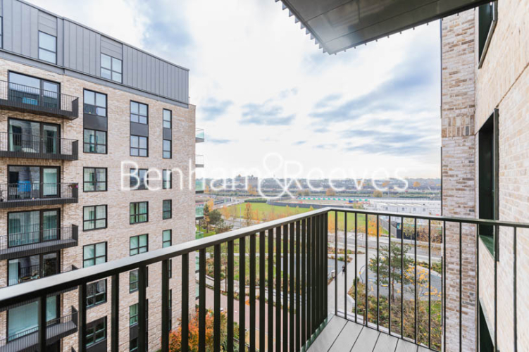 1  bedroom flat to rent in Greenleaf Walk, Southall, UB1-image 5
