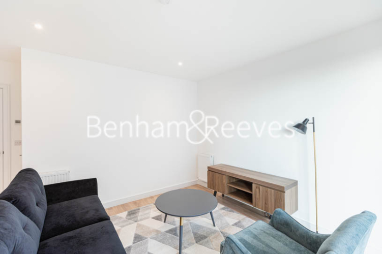 1 bedroom flat to rent in Greenleaf Walk, Southall, UB1-image 6